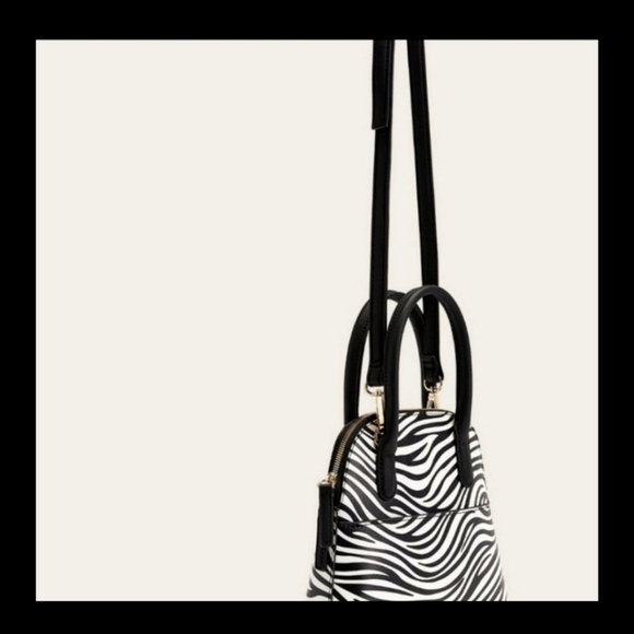 NWT Black & White Zebra Print Stylish Handbag - Picture 2 of 5